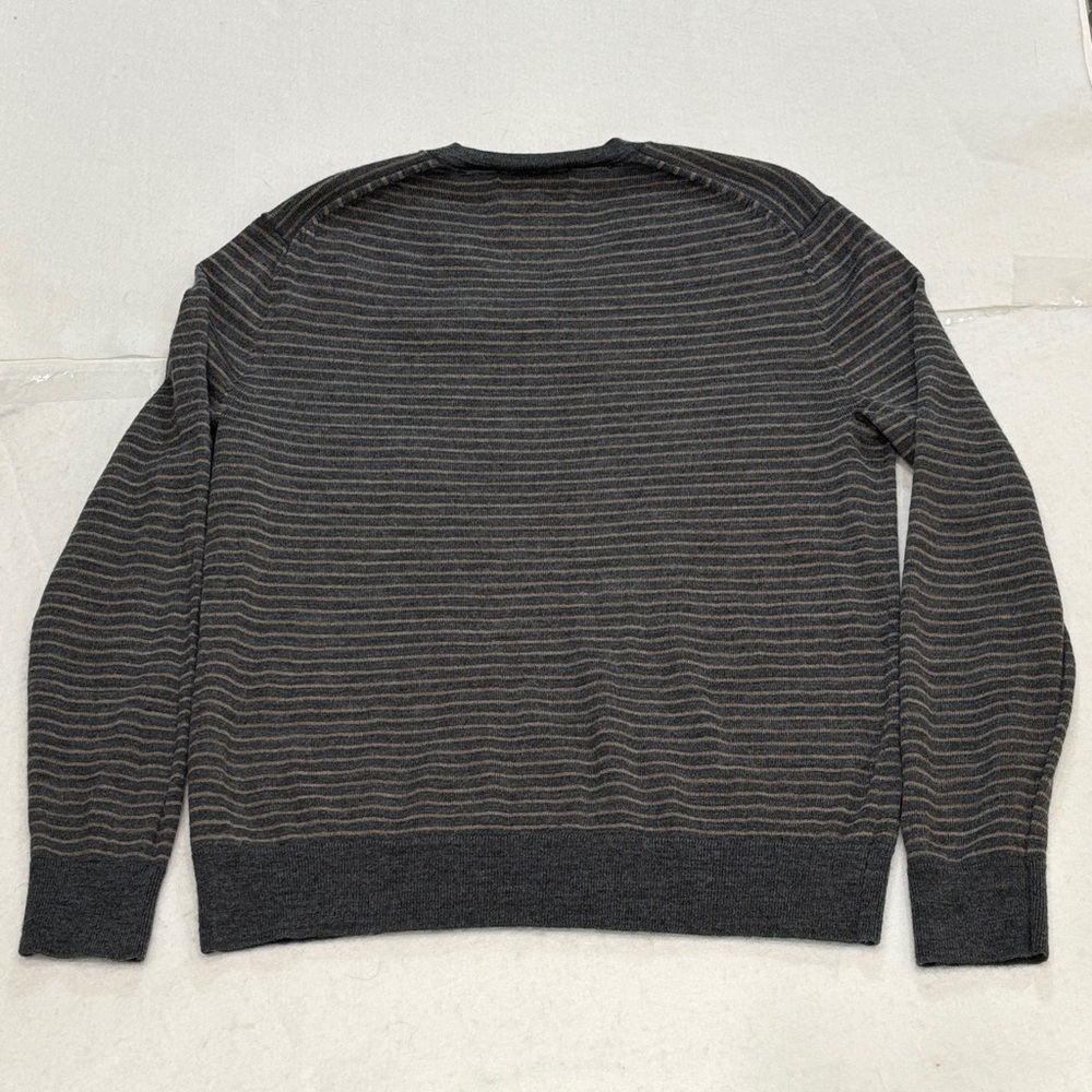 Banana Republic Women's Gray Striped V-Neck Sweater Medium 100% Merino Wool - Picture 5 of 7
